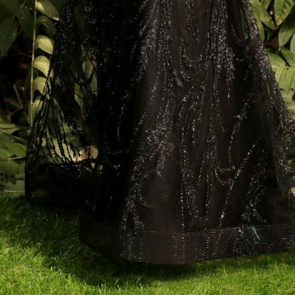 Fitted new glitter lace pattern feather bust cup long gown - Picture 5 of 10